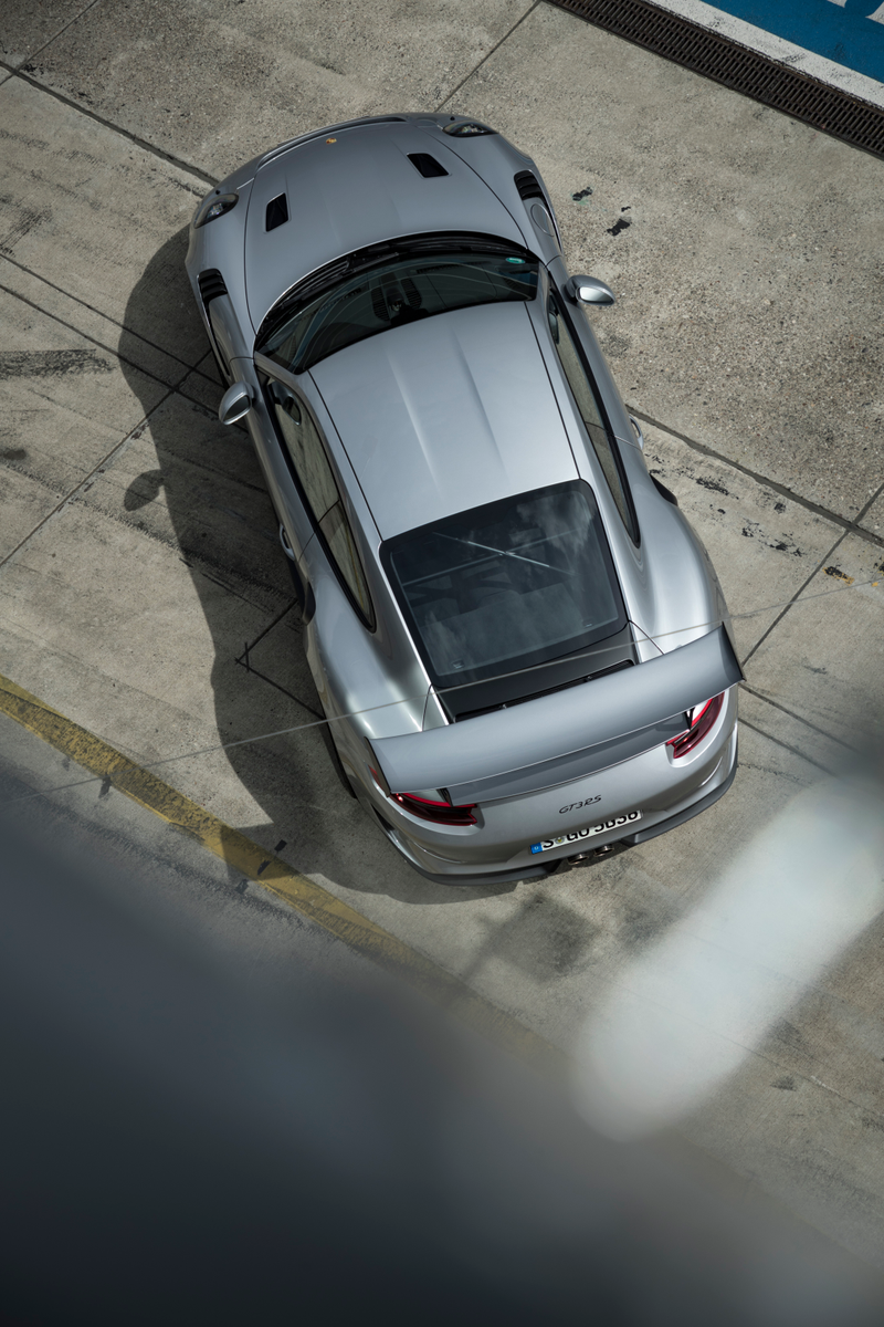 Illustration for article titled Put These Very Good 2019 Porsche 911 GT3 RS Photos In Your Life